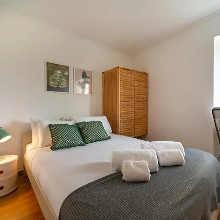 Apartman 2-bed With A Charming Terrace At Intendente Lisboa