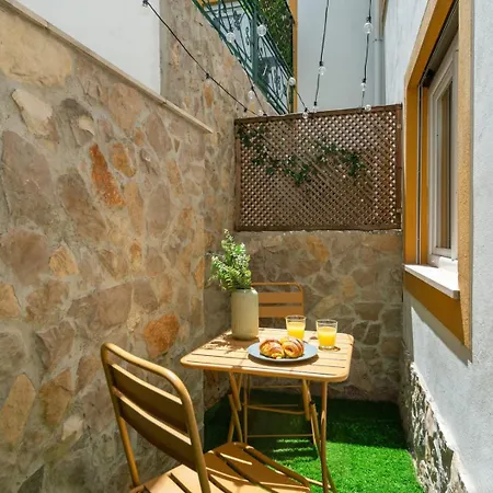 2-bed With A Charming Terrace At Intendente Apartman