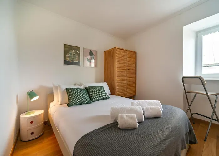 شقة 2-bed With A Charming Terrace At Intendente Lisboa