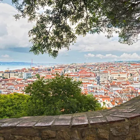 2-bed With A Charming Terrace At Intendente * Lissabon